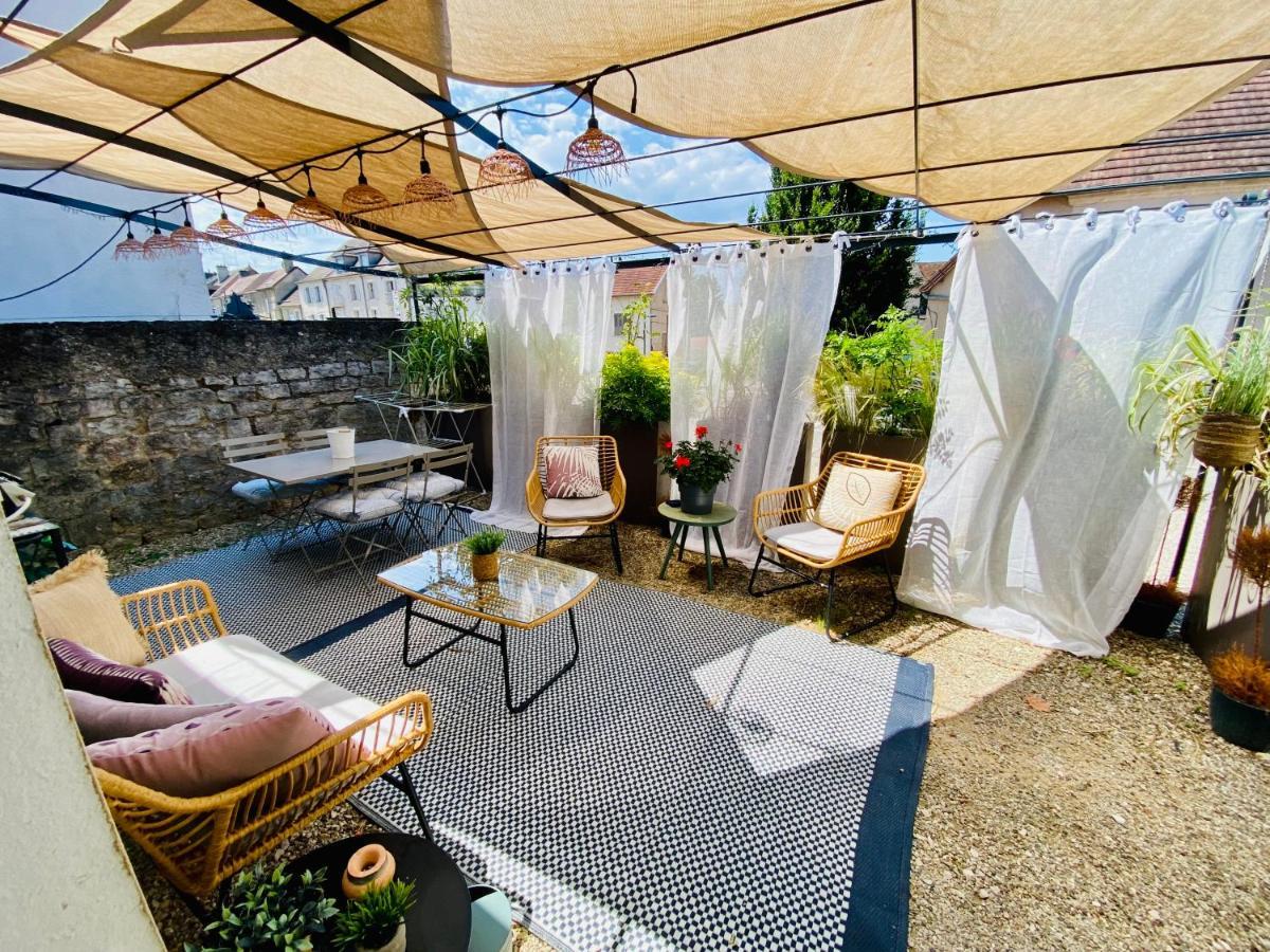 Le 104 Feuvrier Apartment
